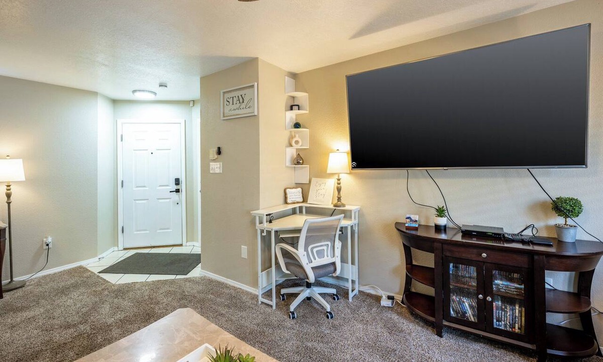 Westgate Heights House | Newly renovated 3Bed 2Ba Family Home with Mountain View