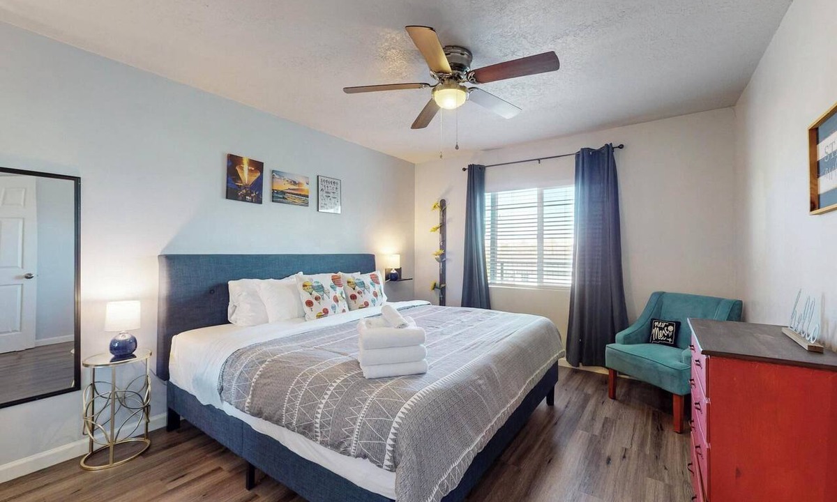 University Heights Apartment | No.7: King bed, 1bd/1ba, UNM