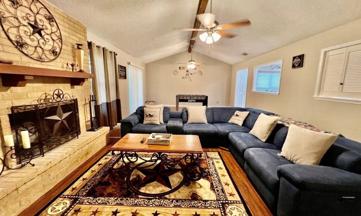 North San Antonio - SAT Cottage | North Hills 3BR Heated Furnished Relocation Housing Wi-Fi W/D