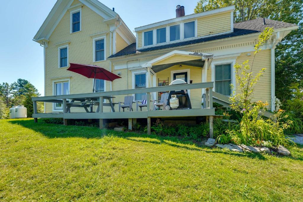 Jefferson House | On-Site Pond: Spacious Family Home in Jefferson!