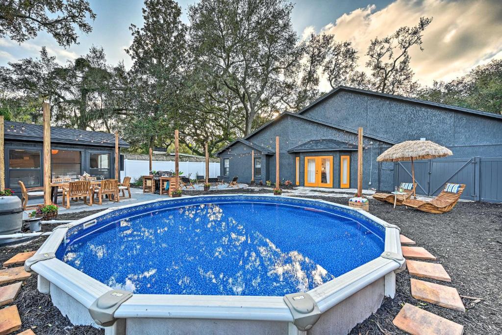 Limona Improvement House | Outdoor Oasis! Group Getaway w/Pool in Brandon