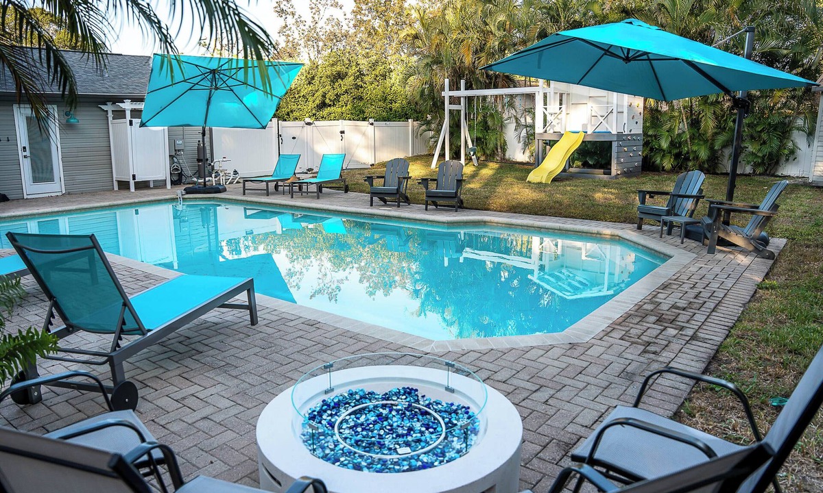 Palm Harbor House | Palm Paradise Pool/firepit/4bdrs 3bths private peaceful oasis w/outdoor shower