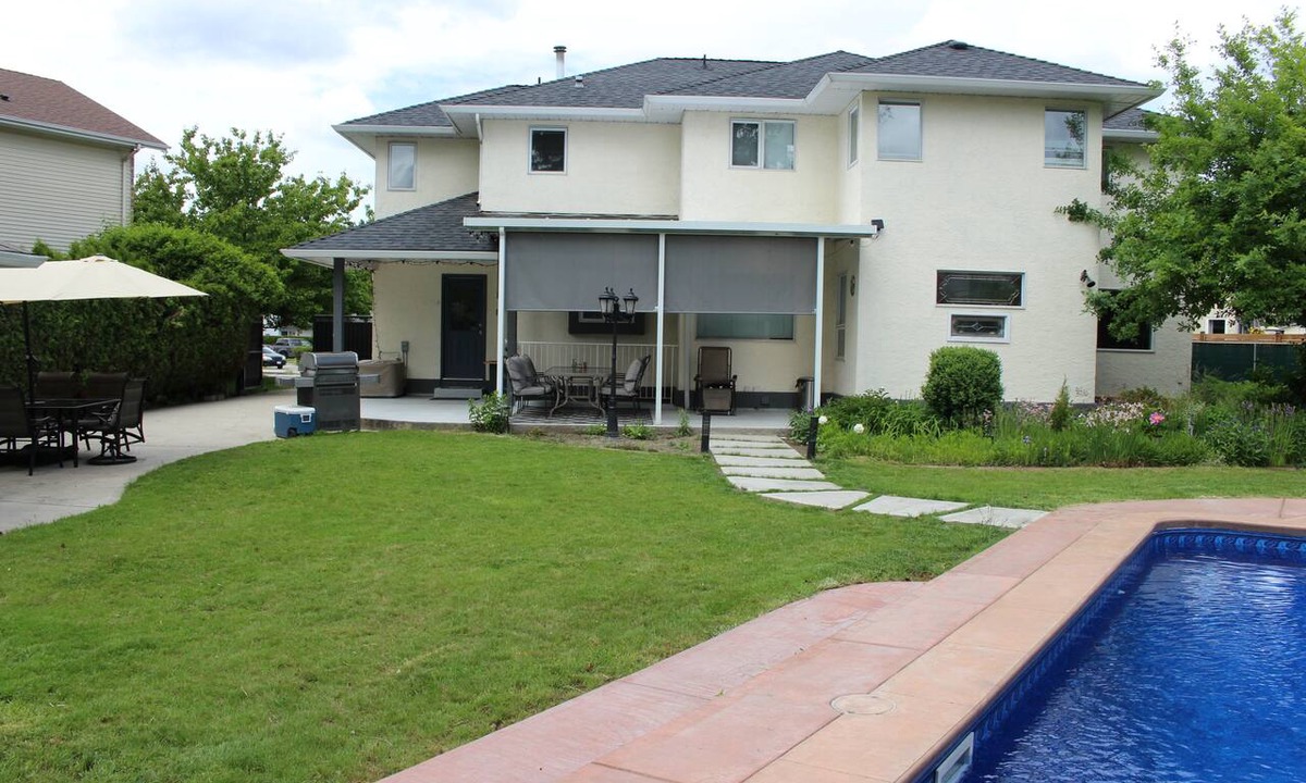 South Central House | Park side 2 bed 2 bathroom basement suit