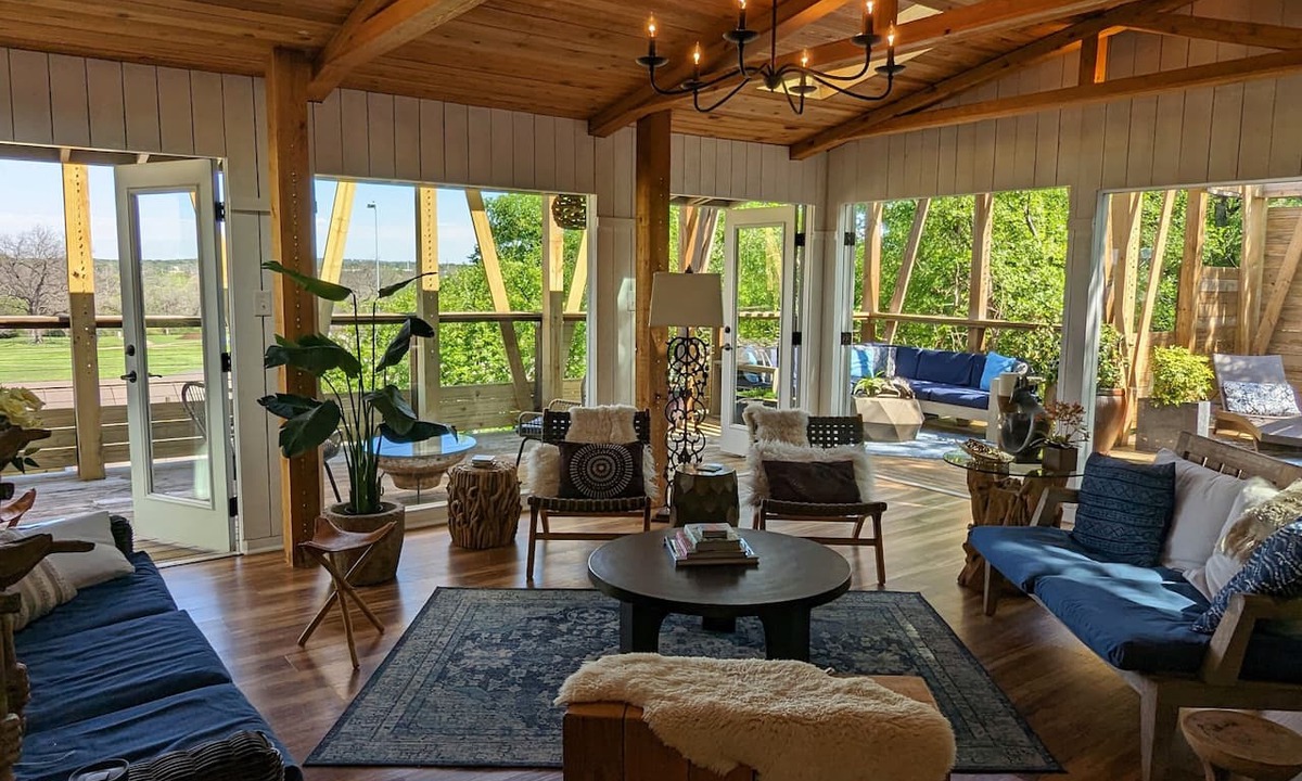 Barton Hills House | Park Views-Costa Rican BREEZY-EPIC POOL-EVERYTHING Outdoor ADVENTURE & WALKABLE