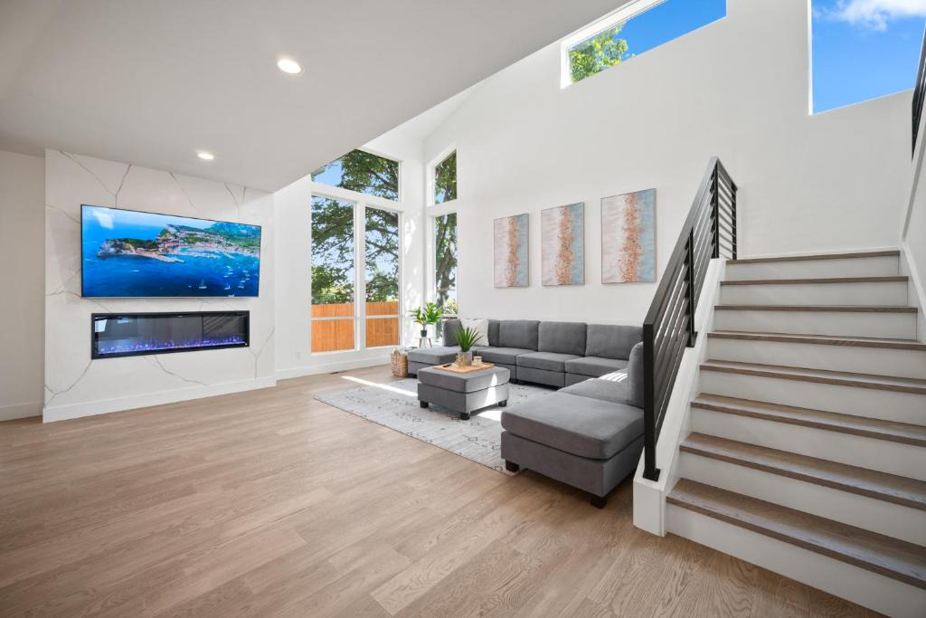 Vancouver Villa | PCH Rental