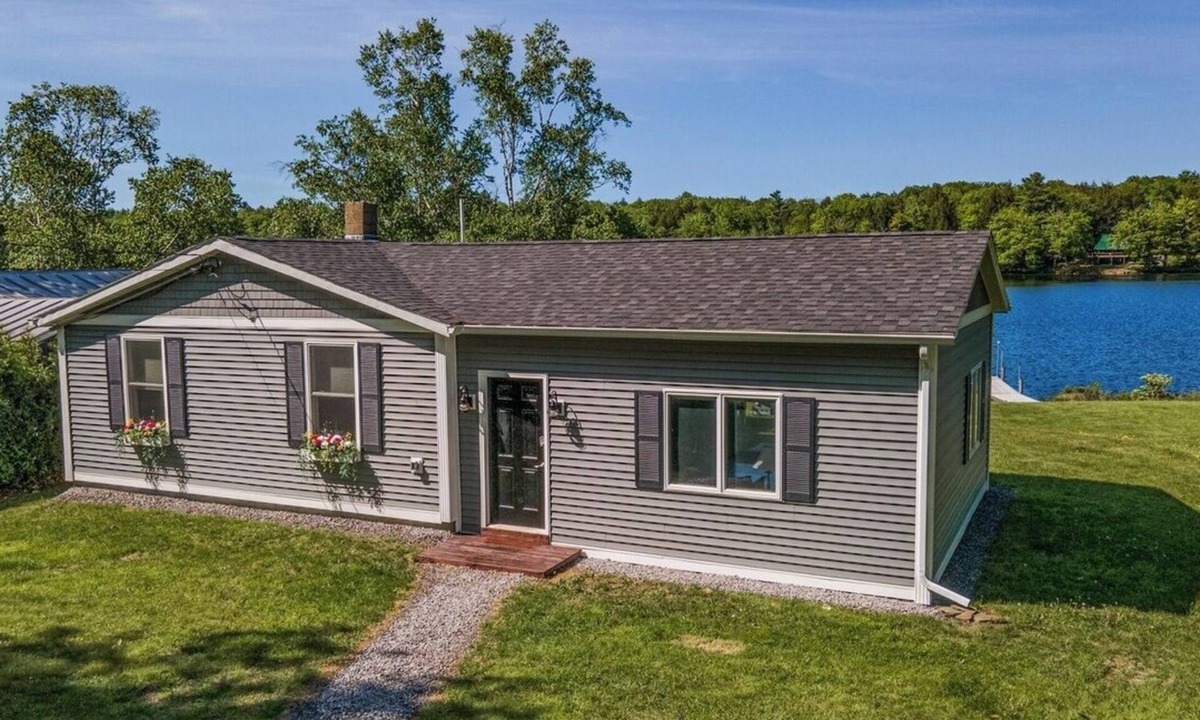 Liberty Cottage | Peaceful Lakeside Getaway with Hot Tub, Dock, Large Yard and Amazing Sunsets!