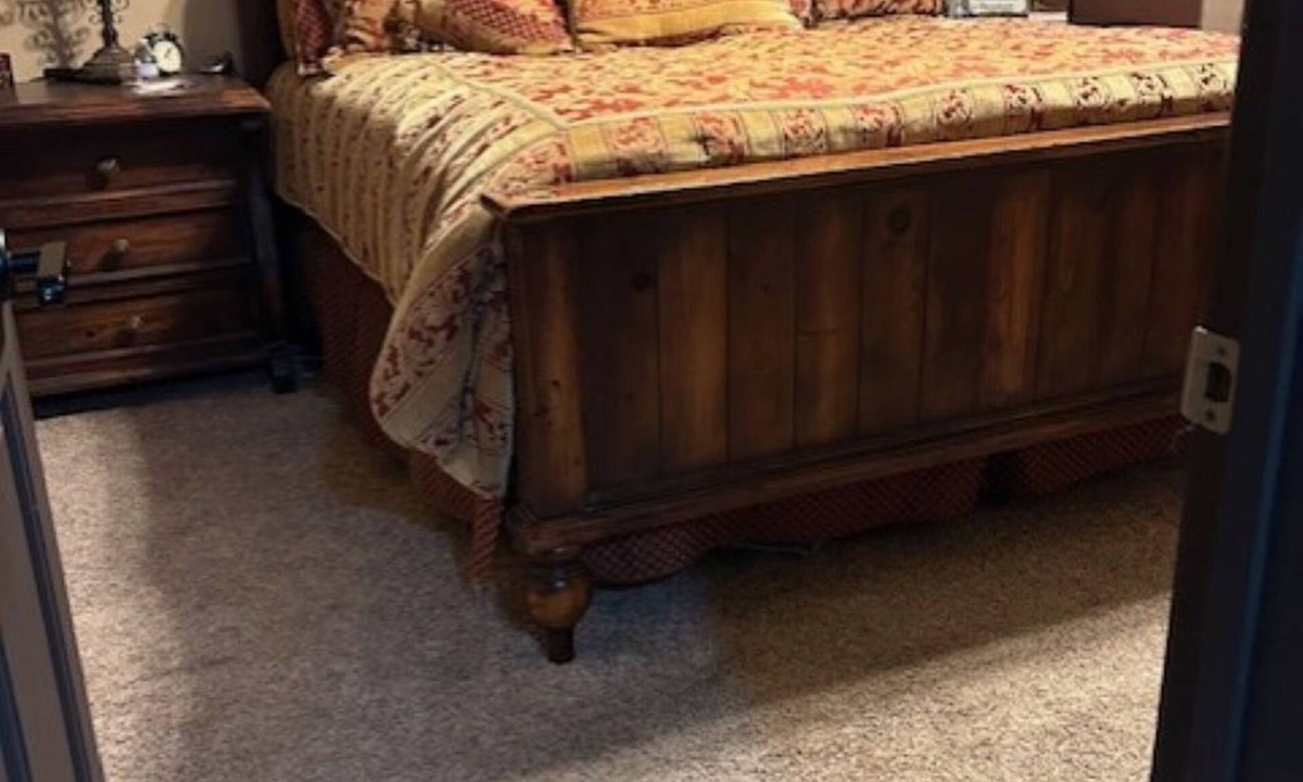 Dewey-Humboldt House | Peaceful mountain retreat-Private bedroom; King bed, bathroom located in my home