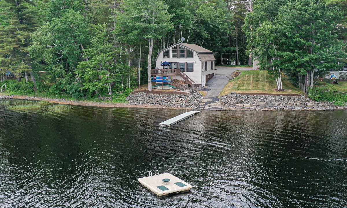 Eddington House | Peaceful Point Waterfront Dogs Welcome, Near Acadia National Park & Bar Harbor