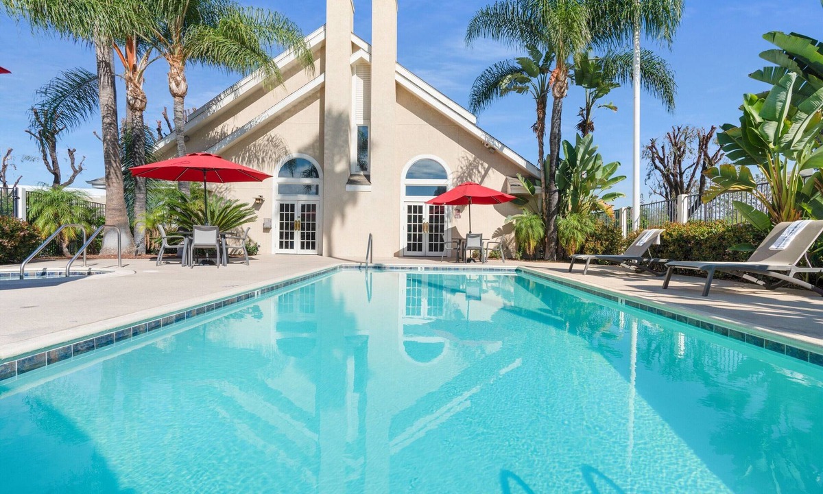 Brea Hotel | Pet-Friendly 2BR Suite w/Kitchen & Free Breakfast | Near Tri-City Park - 1.2 mi