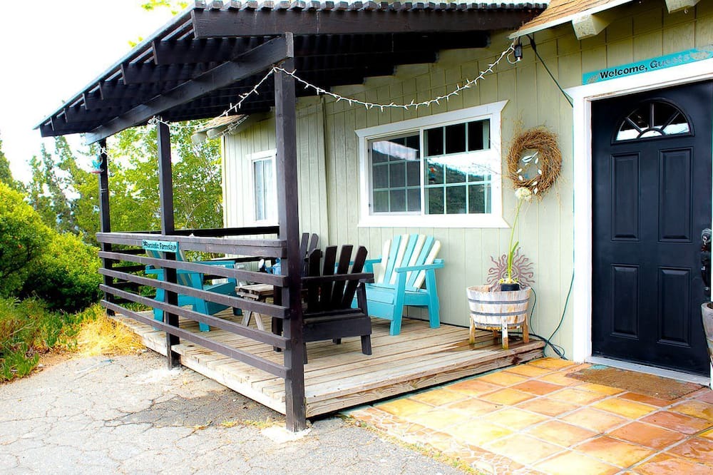 Rainbow CDP Cottage | Pet Friendly Fantastic Cottage with Hot-tub in Rainbow, California