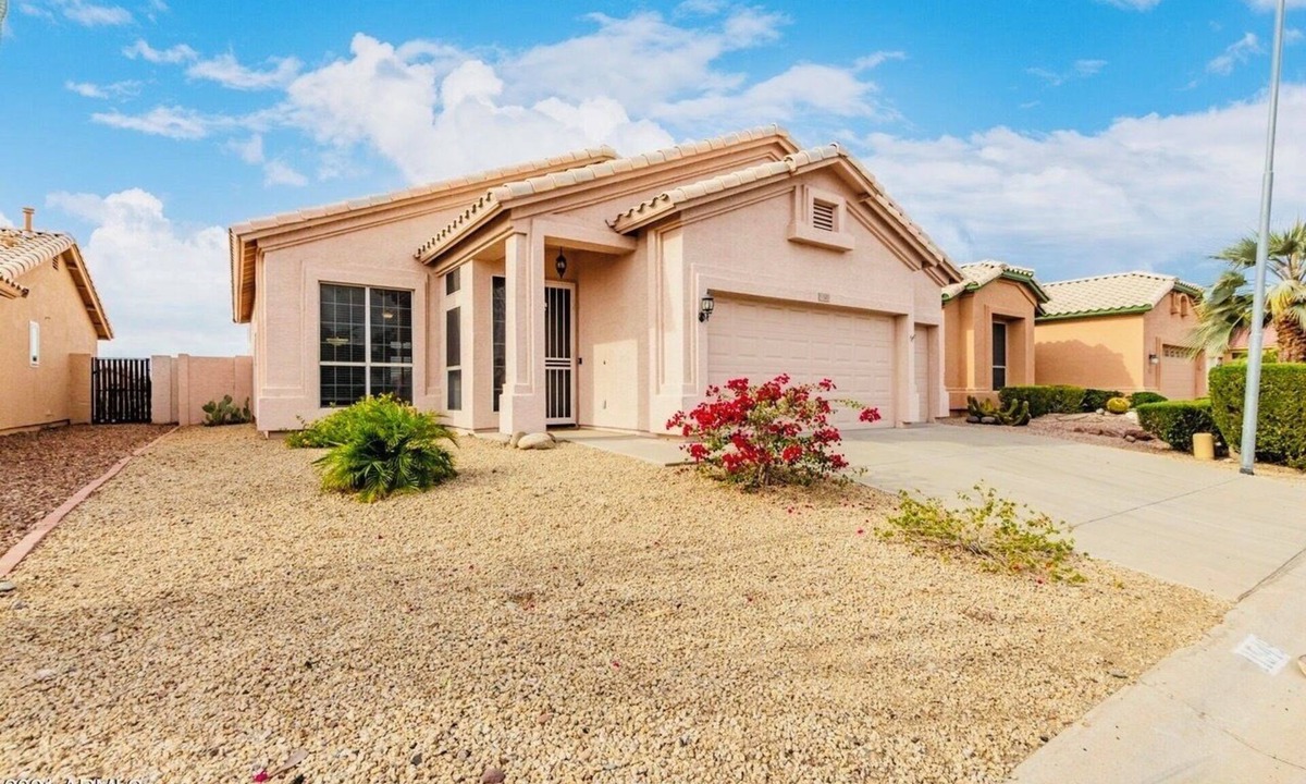 Coyote Lakes House | PET Friendly Home on the Golf Course/Surprise and Peoria Spring Training!