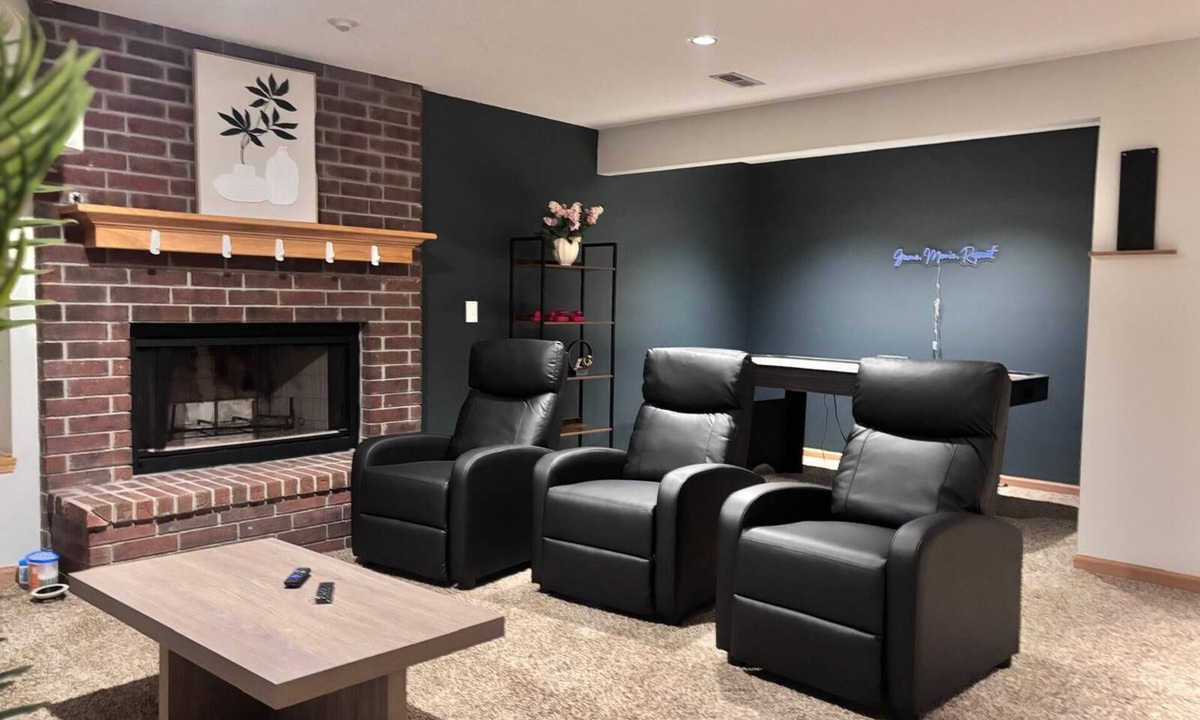 Wichita House | Place in East of Wichita. King Beds with Cinema & Harrison Park Views