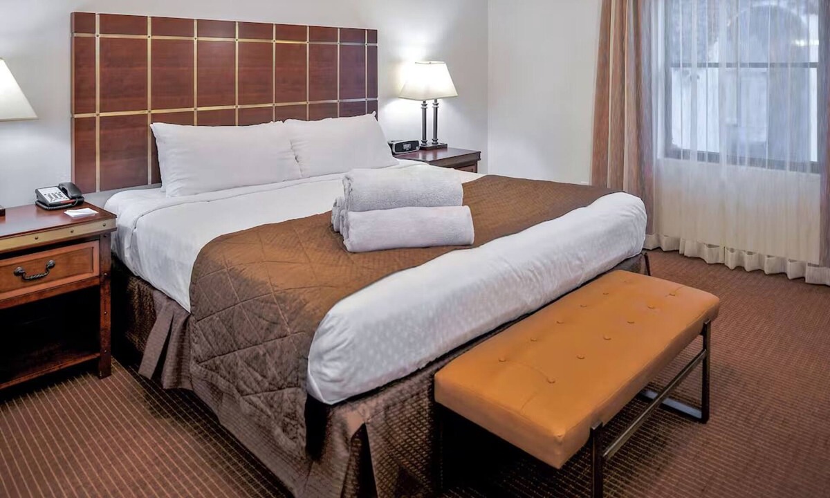 Sedona Resort | Play & Relax Retreat with Mini Golf, Games & Spa l Close to Scenic Trails