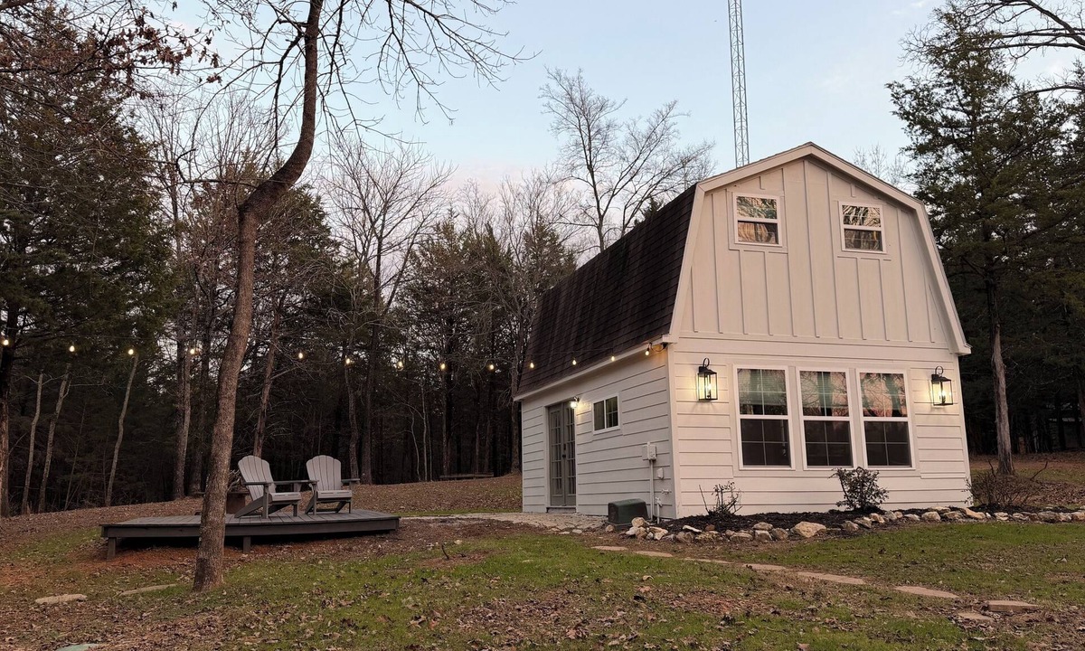 Emory Cabin | Pond-View Cabin on 30 Acres/Dock + Fire Pit + Wildlife/Sleeps 4