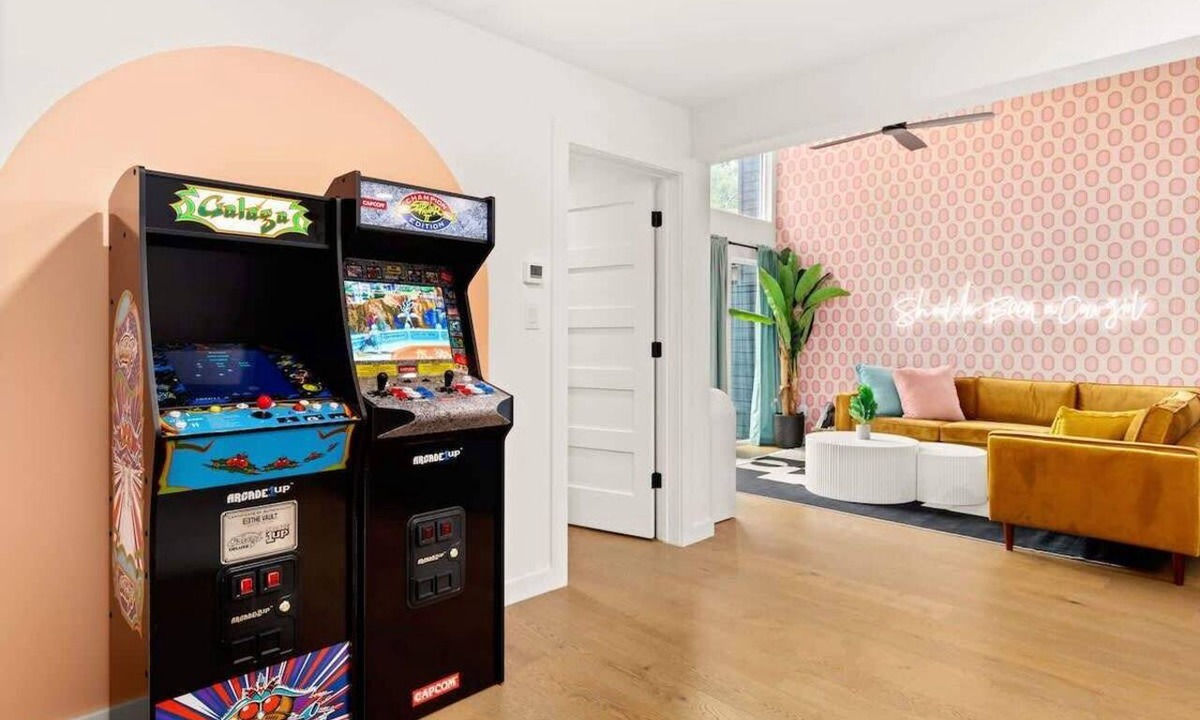South Lamar House | Pool, Firepit, Mins to DT, SXSW, ACL, Sleeps 8