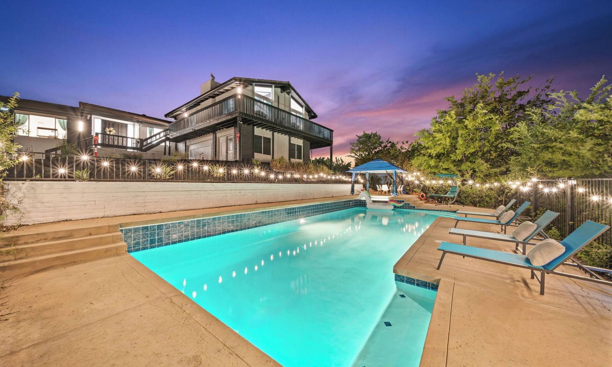 El Cajon House | Pool, Grand View, King Bed, Spacious, Parking