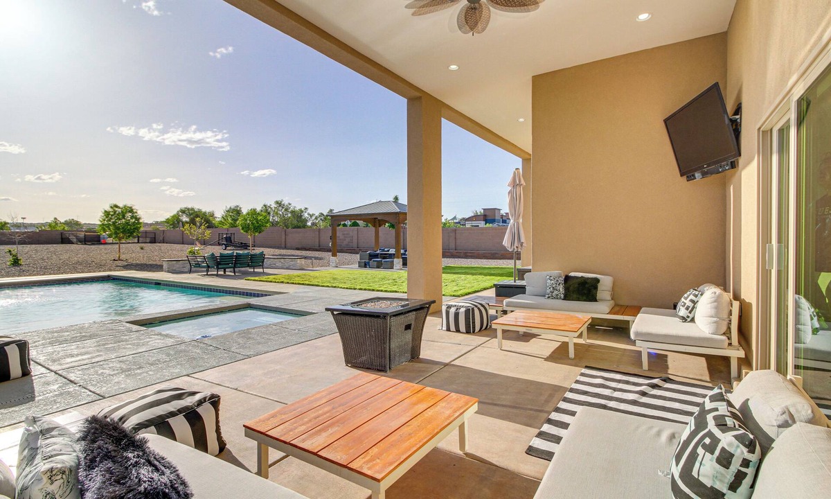 Rio Rancho House | Poolside & Hot Tub Lounging: Luxe Rio Rancho Home