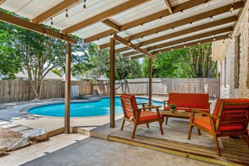 Brushy Creek House | Poolside Oasis, Peaceful Retreat -20 min to Austin