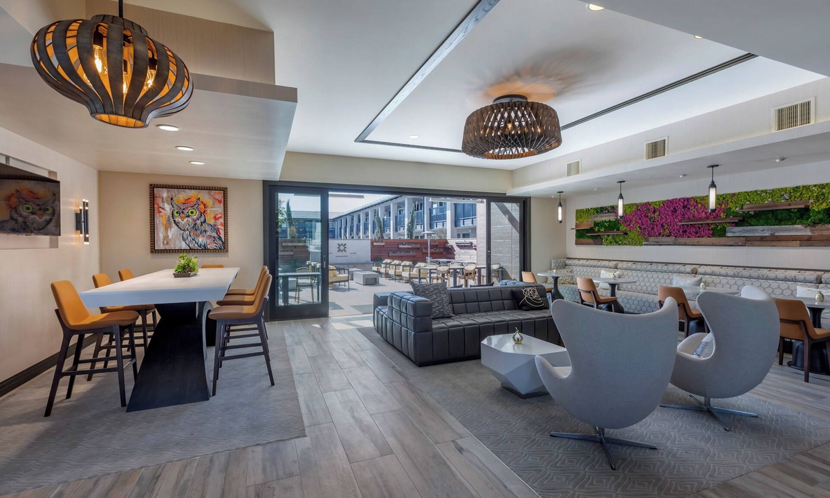 Southeast Torrance Hotel | Prime Location! 3 Comfortable Rooms in a Boutique Hotel, Courtyard & Parking