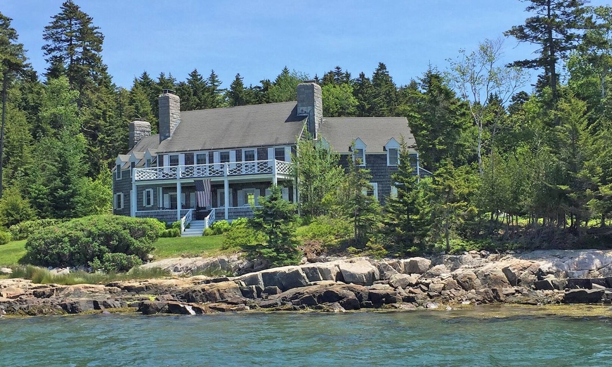 Southwest Harbor Cottage | Private beach, dock, 1,500 ft of oceanfront on Greenings Island near Acadia