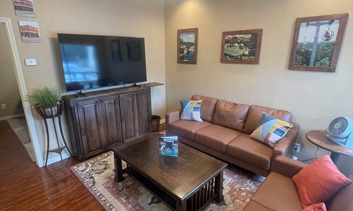 San Marcos Condo | Private Condo in the Heart of Historic Downtown San Marcos , Wi-Fi , Pool