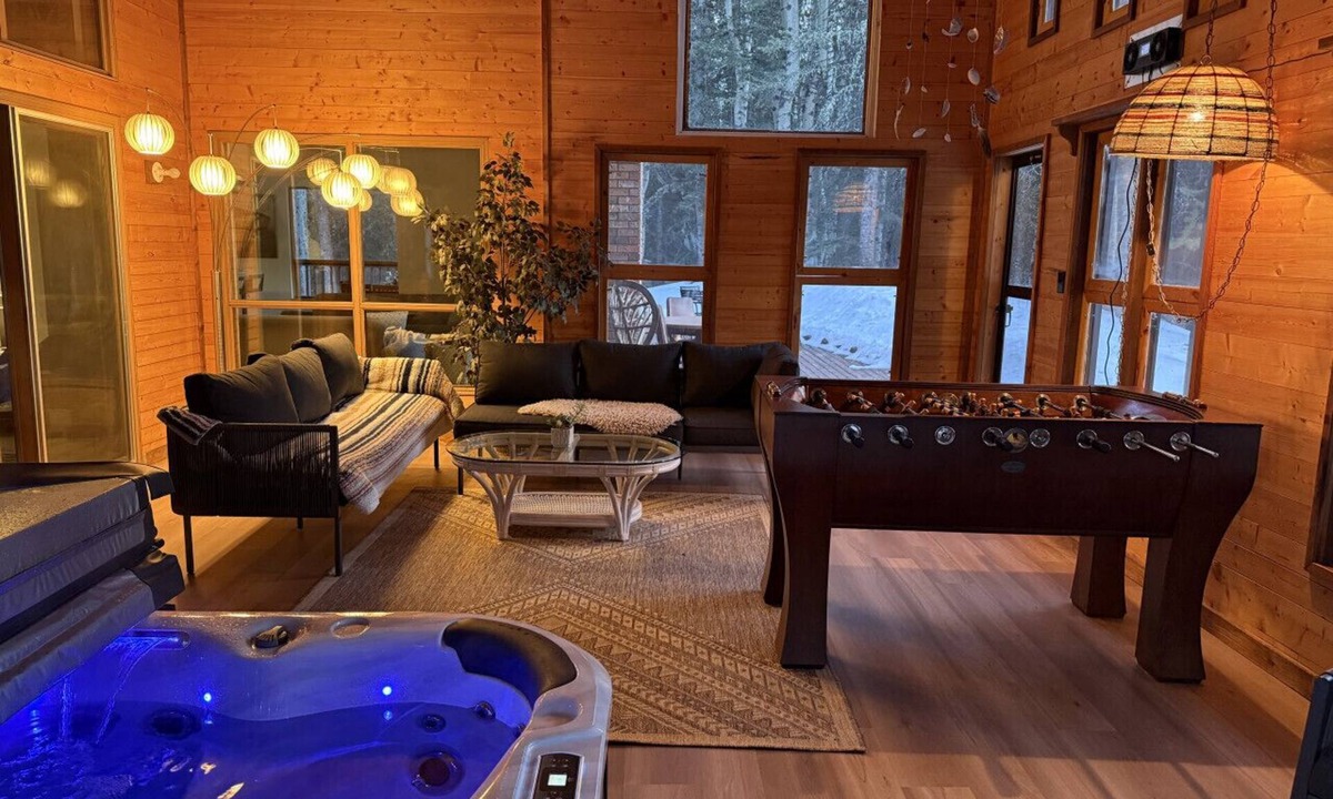 Calgary Cabin | Private Guest House in Bragg Creek | Hot Tub Pond 17 Acres of Forest