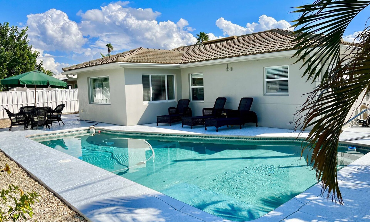 St. Pete Beach House | Private Pool, 5min walk to beach, Peaceful, beautiful neighborhood