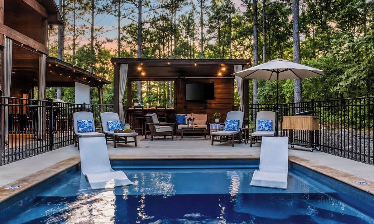 Hochatown Cabin | Private Pool Cabin & TV Cabana | Outdoor Theatre!