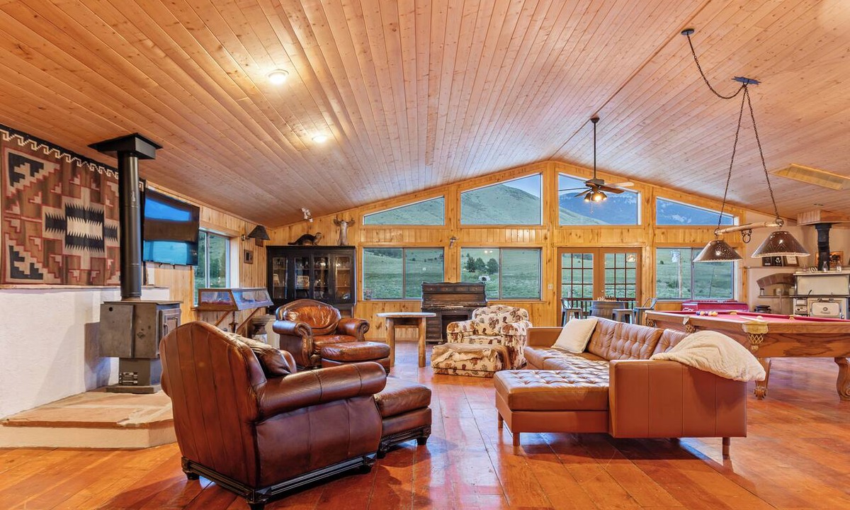 Eagle Nest House | Private Ranch for Weddings, Retreats, Reunions. Sleeps 30 in two lodging units,