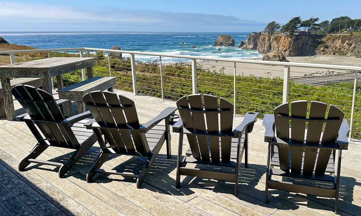 Fort Bragg House | Private Waterfront Home with Private Hot Tub and Central Heat - Walk to Ocean