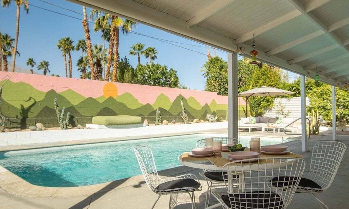 Palm Springs House | Psychedelic Springs - Step Into a Dream: Vibrant, Artistic Retreat in Palm Springs