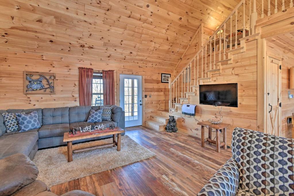 Berea House | Quiet & Secluded Berea Cabin on 70-Acre Farm!