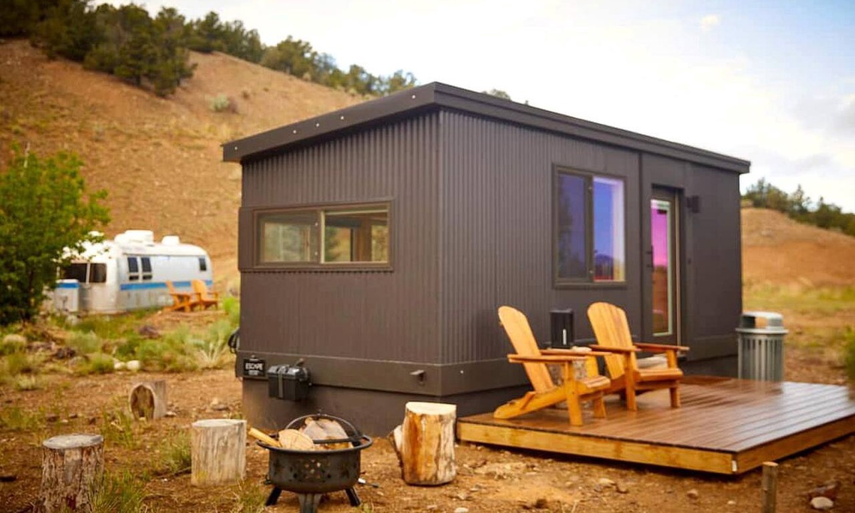 Arroyo Hondo Cabin | Rainbow Tiny Home with View & Hot Tub near Hot Springs, El Prado, NM