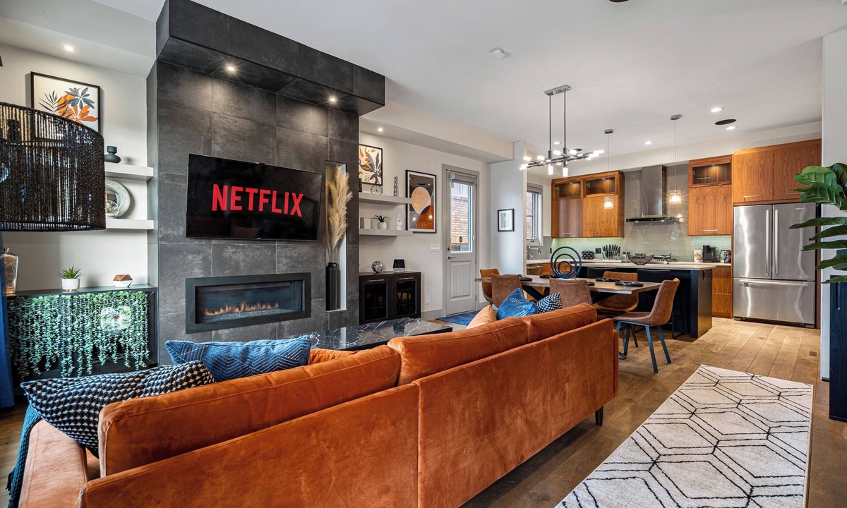 Kensington House | *Rare find* Calgary’s Finest |Cozy and Vibrant Double King Beds|Stampede Special