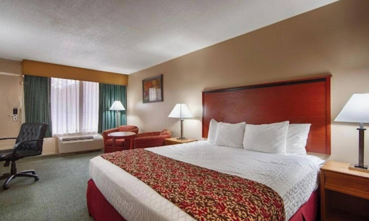 Covington Hotel | Red Rose Hotel