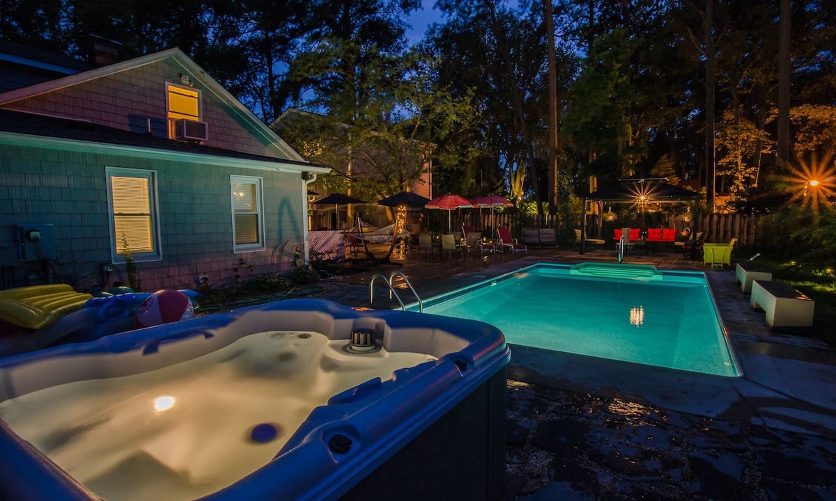 Colonial Beach Apartment | Relax & Enjoy Colonial Beach in this 2 Bedroom Apt. w/great river view, sleeps 4