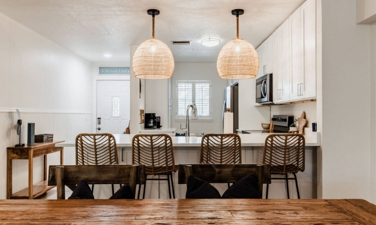 Crystal Beach House | Relax in a Coastal Retreat! Spa, Firepit, Kayaks, Paddleboard & Steps to Gulf – Crystal Beach Escape