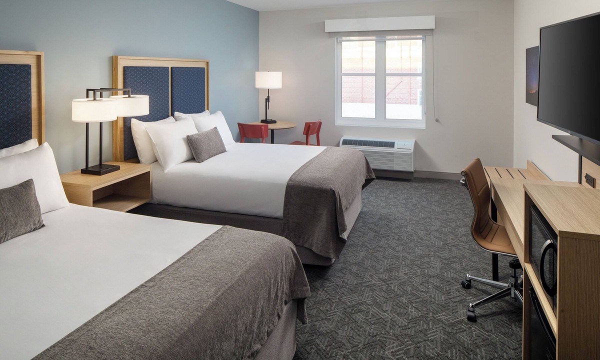 Orono Hotel | Relaxing UMaine Stay! 3 Comfy Units w/Gym Access & Free Parking!
