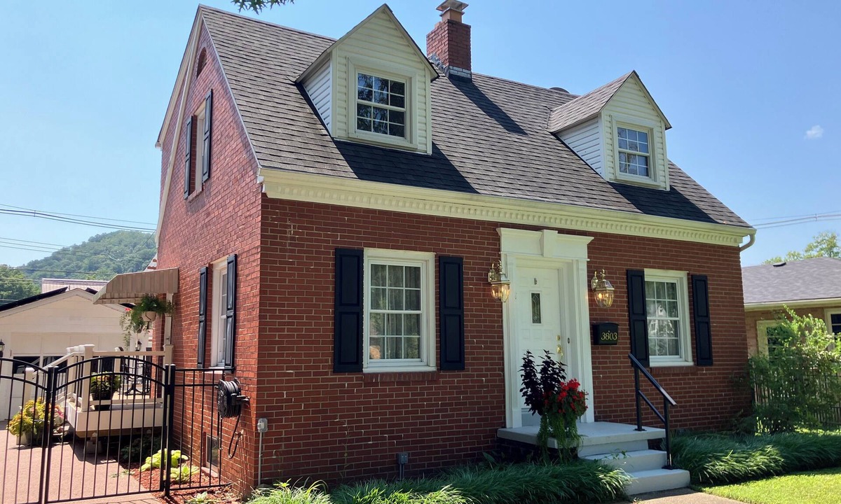 Charleston House | Remodeled Cape Cod in desirable Kanawha City