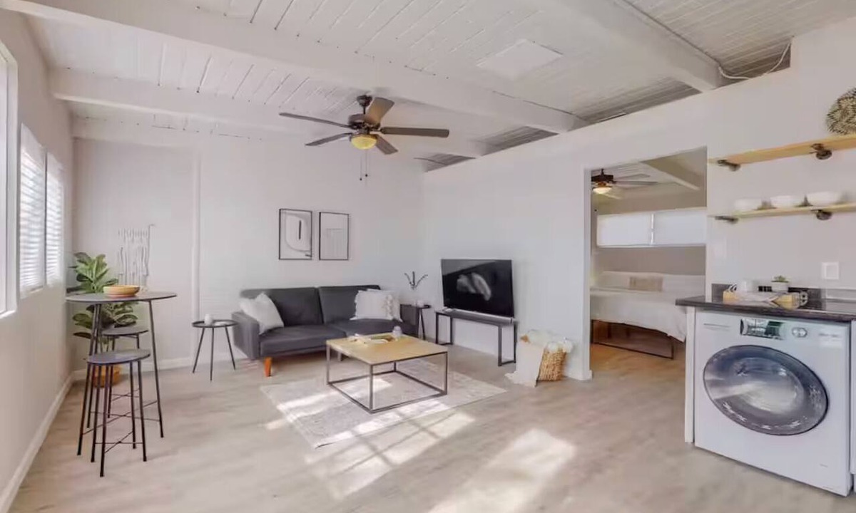 Pueblo Alto Apartment | Remodeled Courtyard Apt w/King Bed, In-Unit W&D