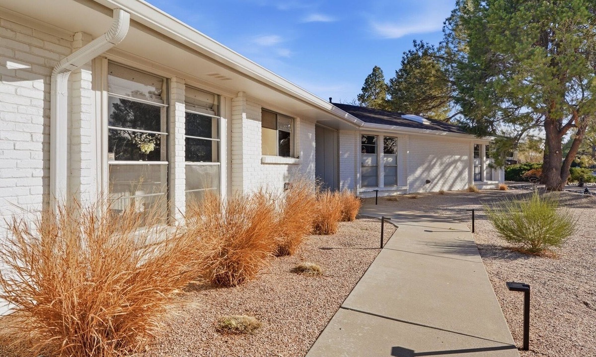 Albuquerque House | Resort Style 5-bedroom house with Heated Pool and Hot Tub in the Foothills