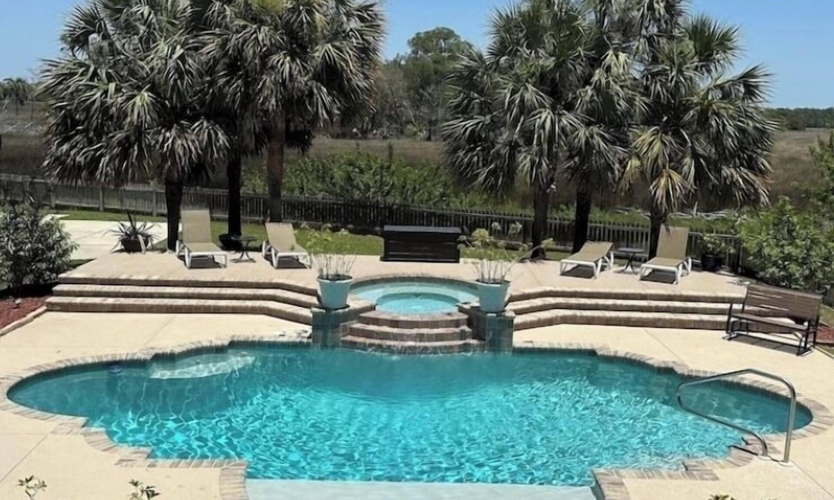 Dixie Shores House | Resort Style Pool, Dock, Pickleball, Kayaks, + so much more!
