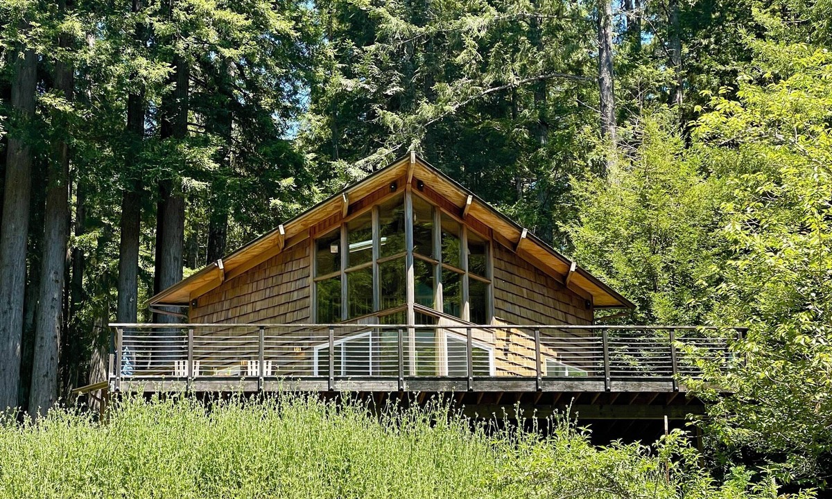 Albion House | Ridge top redwoods, privacy, seclusion, views, 4 miles to ocean, 15min to Mendo