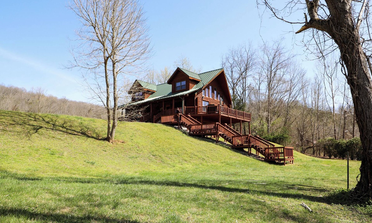 Clarkridge Cabin | Rim Shoals River Cabin - private boat dock, walk-in fishing access sleeps 14