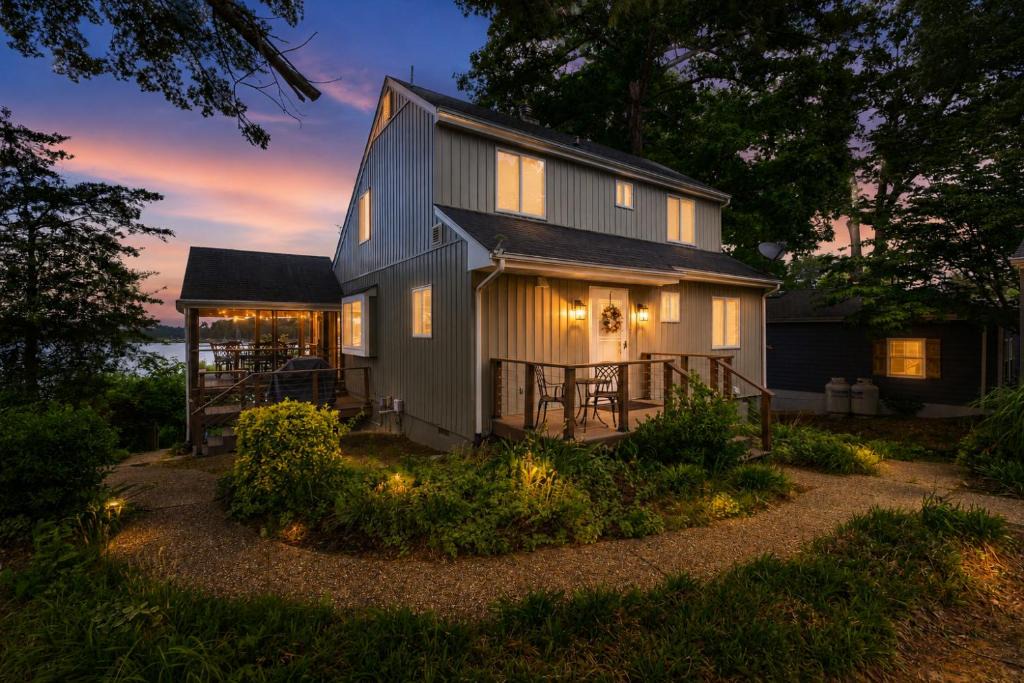 Colonial Beach House | River Refresh - Waterfront with Spa on Placid Bay Luxury Vacation Rental by B Michaels Escapes