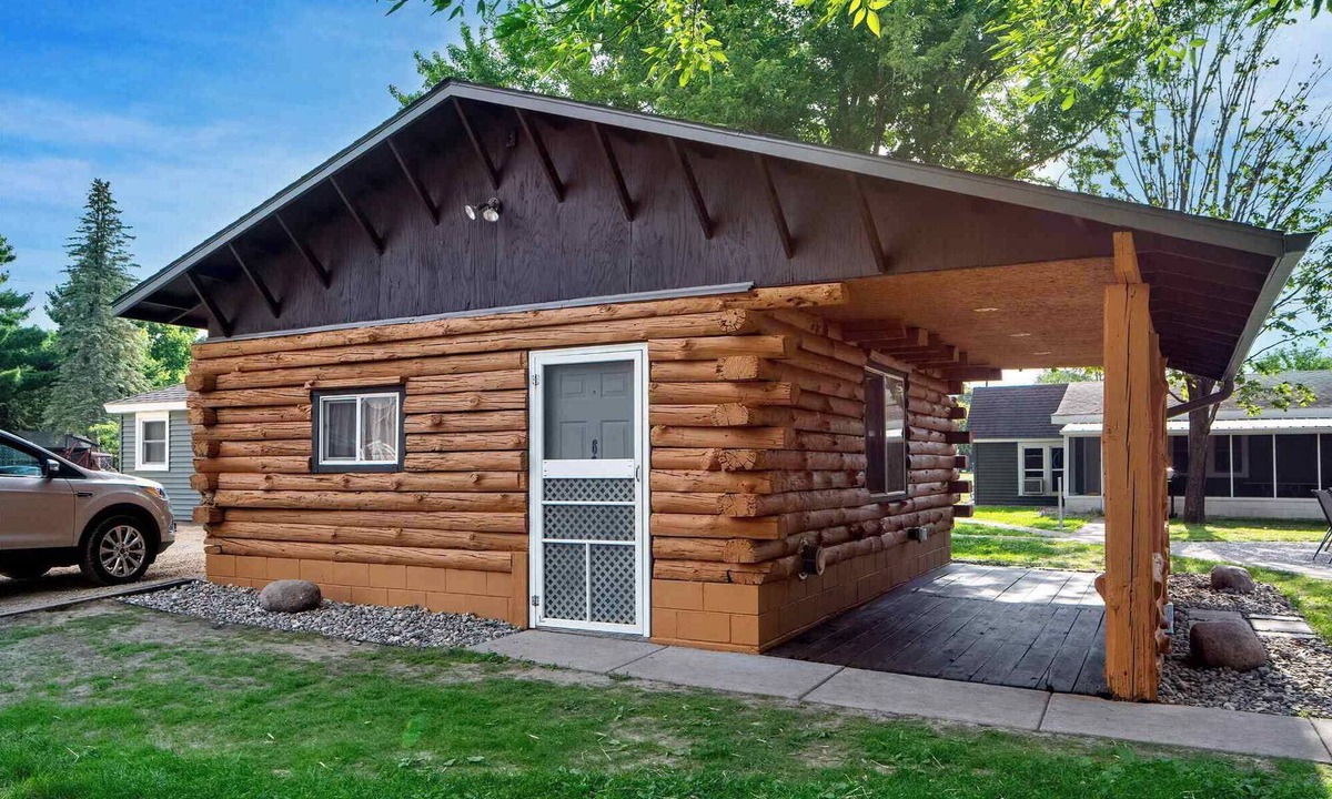 Buffalo City Cabin | Riverfront Cabin with Private Dock