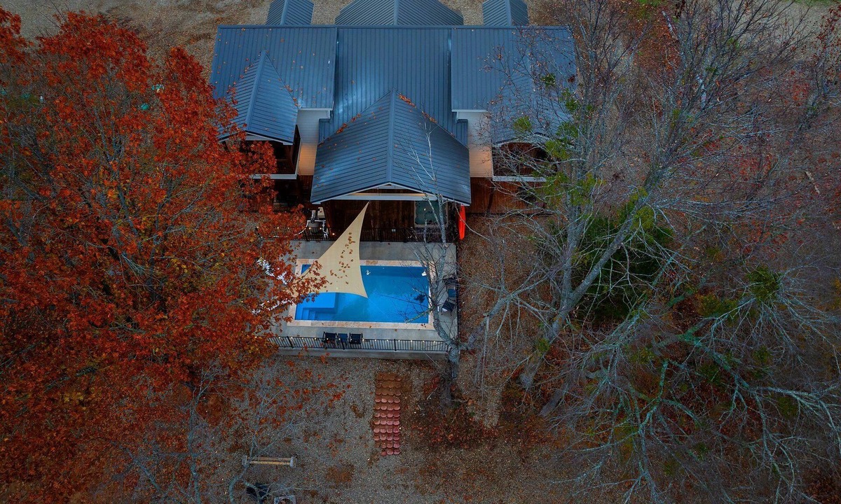 Golden Cabin | Riverfront/HeatedPool/Arcade/Kayak/Tube