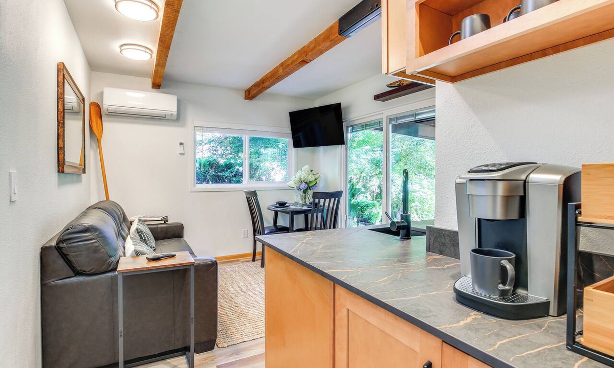Sandy Apartment | Riverfront Sandy Retreat, Fish & Kayak On-Site