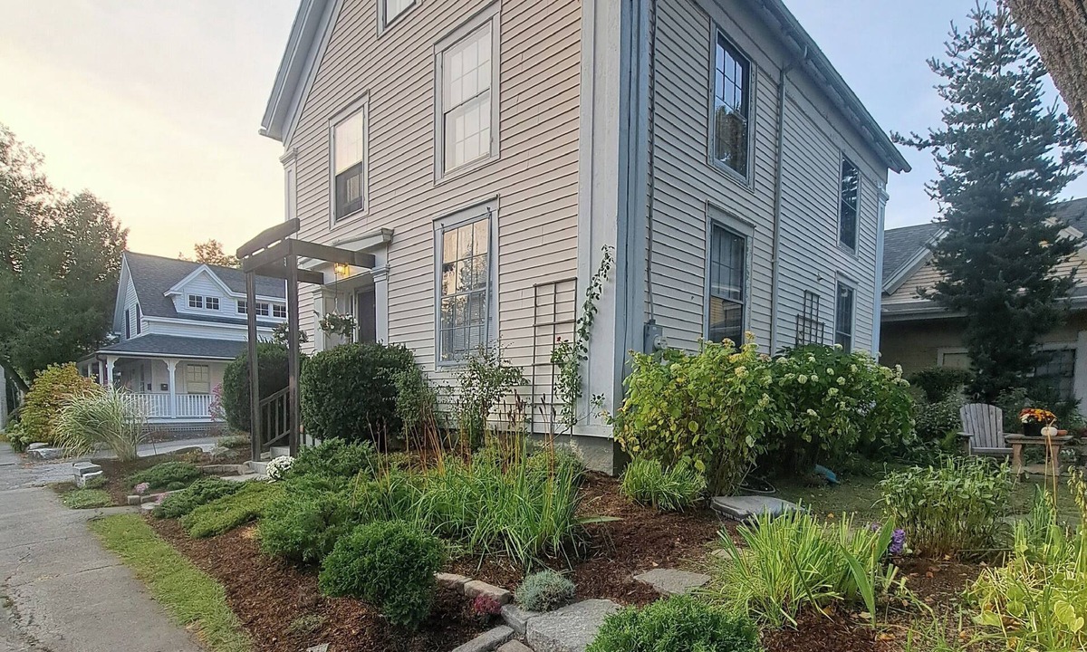 Rockland House | Rockland is the arts capital of Mid Coast Maine! STR 26-36