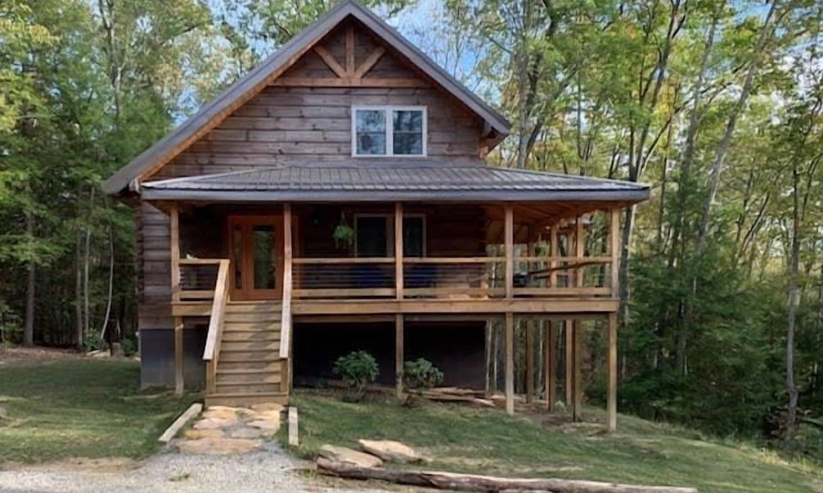 Lansing Cabin | Rocky Top Retreat-Decorated for Christmas Near NPS